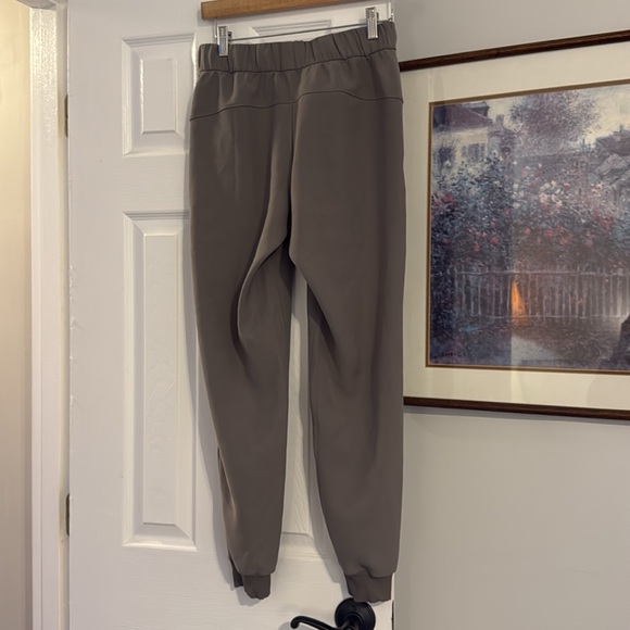 Lululemon - Medium Rise On the Fly Jogger - Stone Gray - Picture 6 of 6